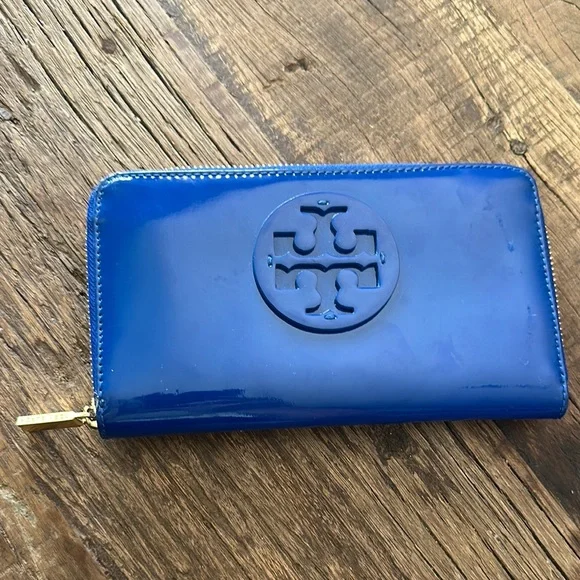 Tory Burch Blue Zip Wallet - Picture 1 of 1